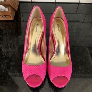 NWT - pink suede 4” heels . Heel is patent
